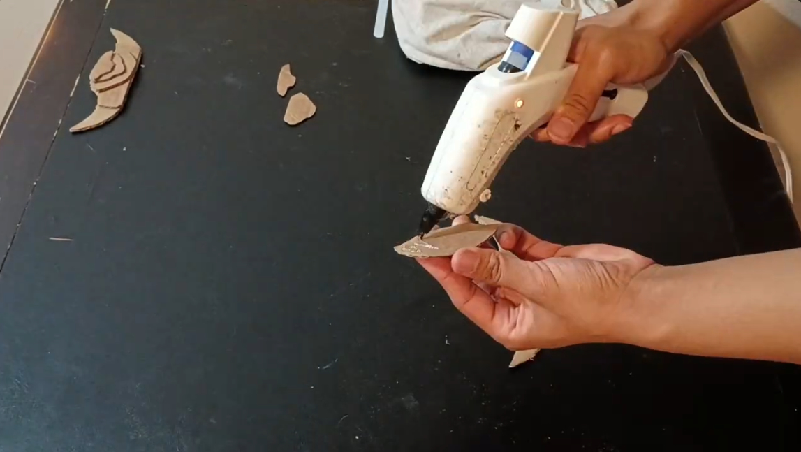 Diy tutorial stacking guard inspired by Rumi's Soul Sword in Kpop Demon Hunters.